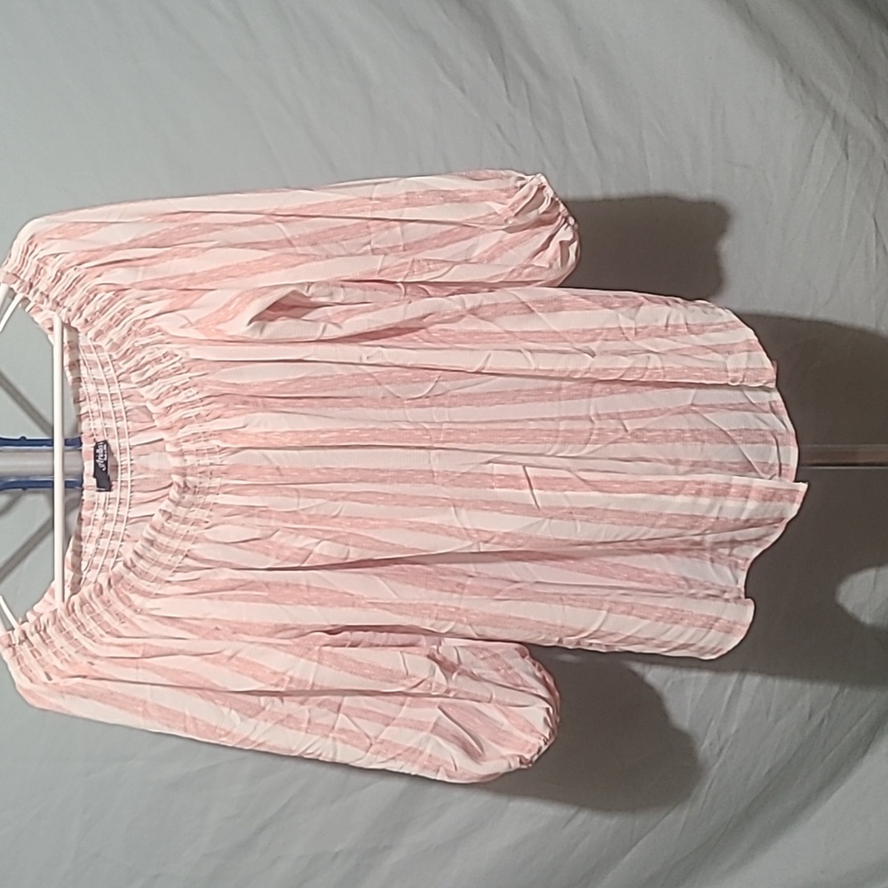 Ariella off the shoulder top LG XL